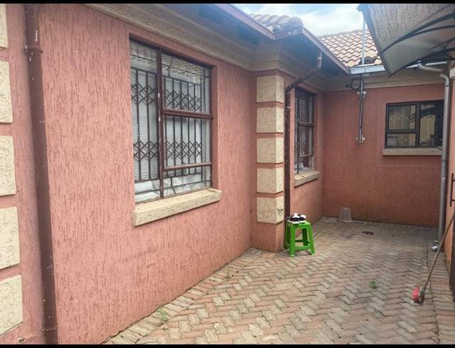 3 BEDROOM HOUSE FOR SALE IN OLIEVENHOUTBOS